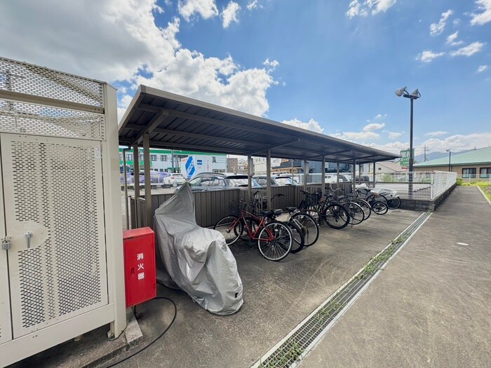 物件外観写真3　(駐輪場)