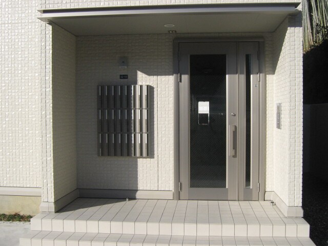 物件外観写真4　(エントランス部分)