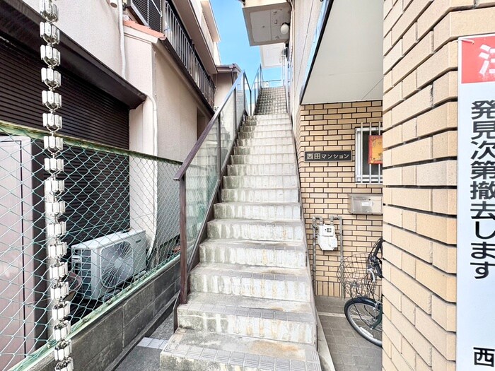 物件外観写真6　(エントランス部分)