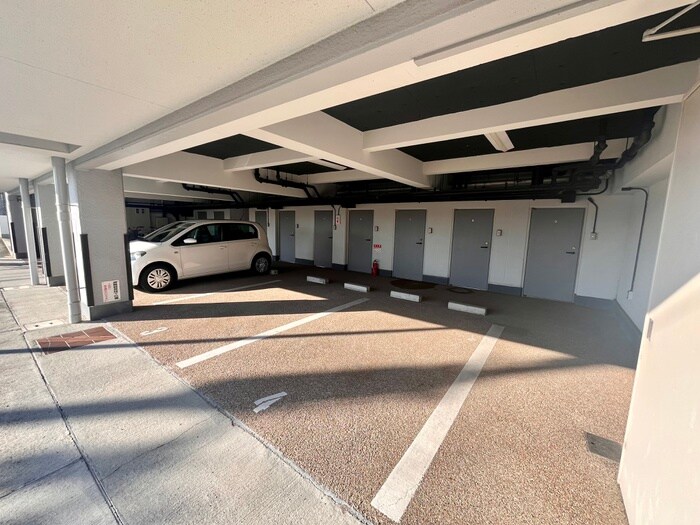 物件外観写真3　(駐車場)