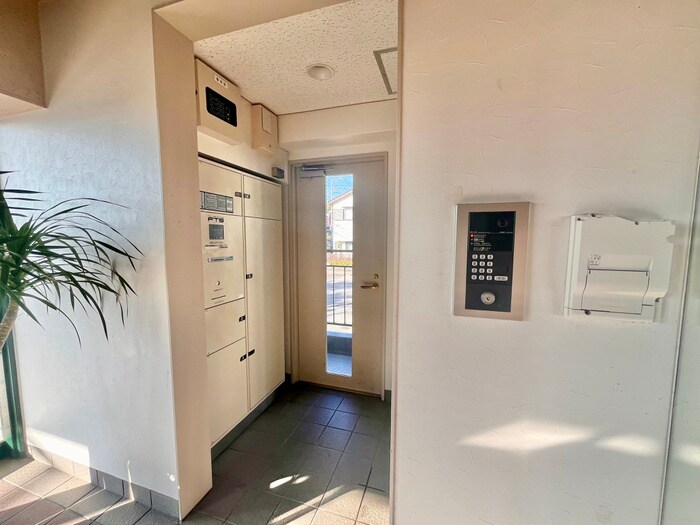 物件外観写真4　(エントランス部分)