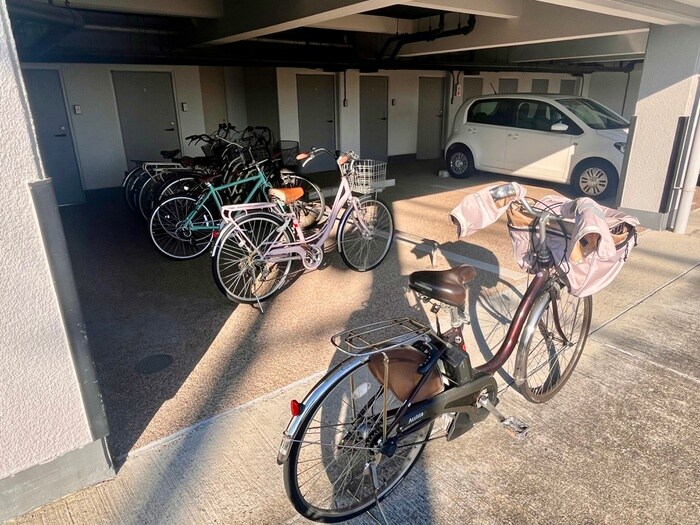 物件外観写真5　(駐輪場)
