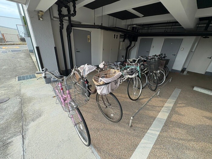 物件外観写真5　(駐輪場)