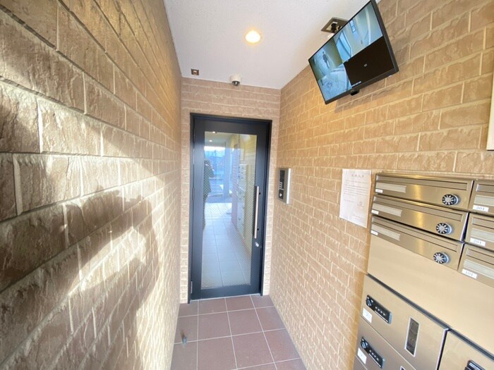 物件外観写真2　(エントランス部分)