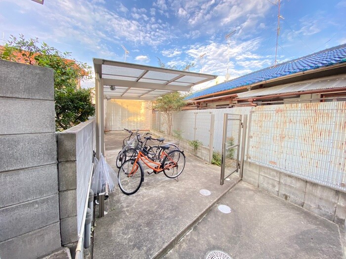 物件外観写真5　(駐輪場)
