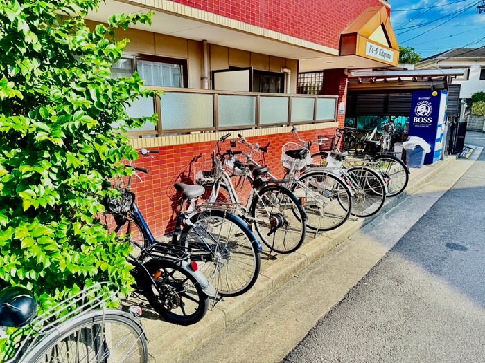 物件外観写真4　(駐輪場)