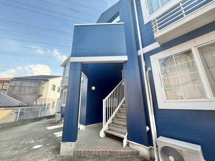 物件外観写真2　(エントランス部分)