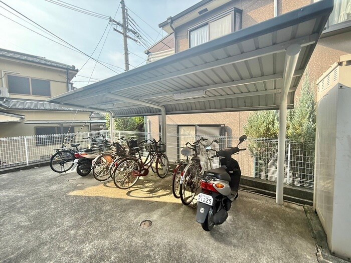 物件外観写真5　(駐輪場)