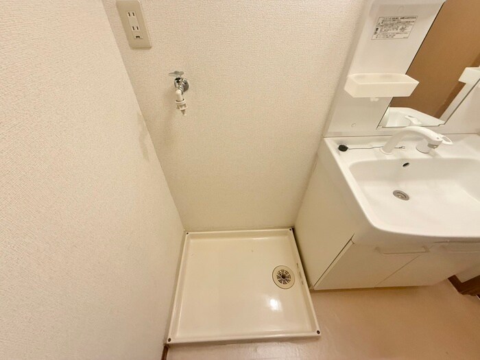 物件内観写真15　(洗濯機置場)