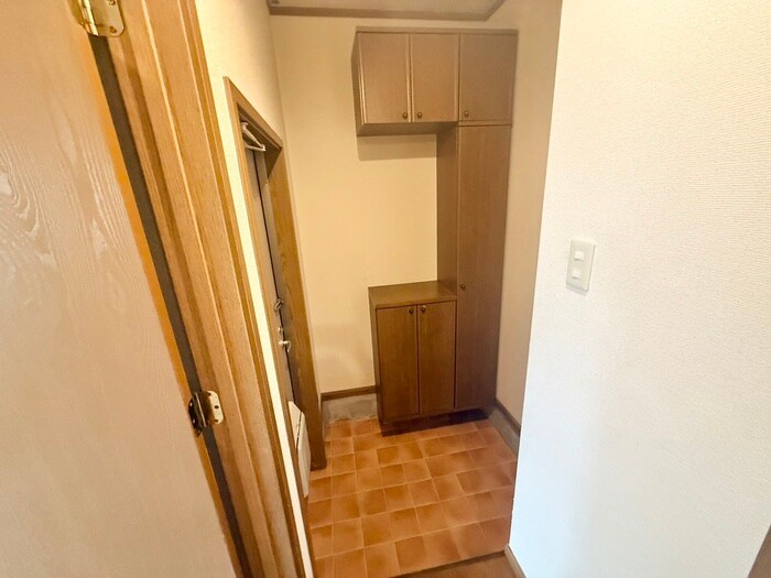 物件内観写真18　(玄関)