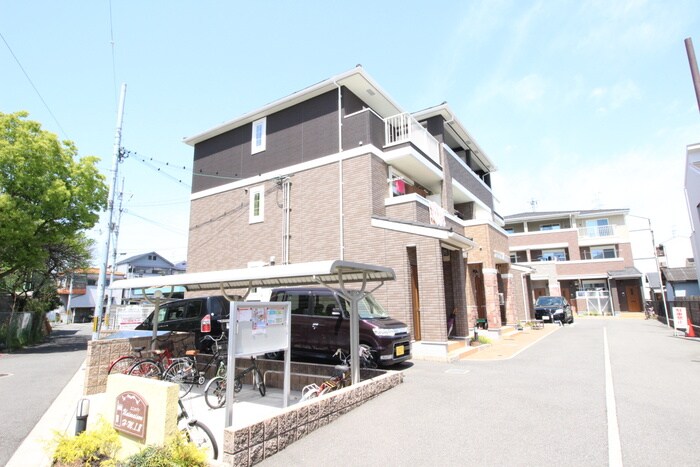 物件外観写真3　(エントランス部分)