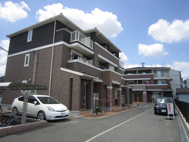 物件外観写真6　(駐車場)