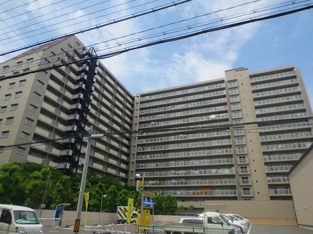 ﾌｧﾐｰﾙﾊｲﾂ北大阪１号棟(127)外観写真