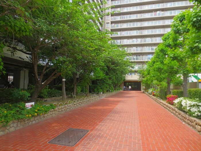 物件外観写真2　(エントランス部分)