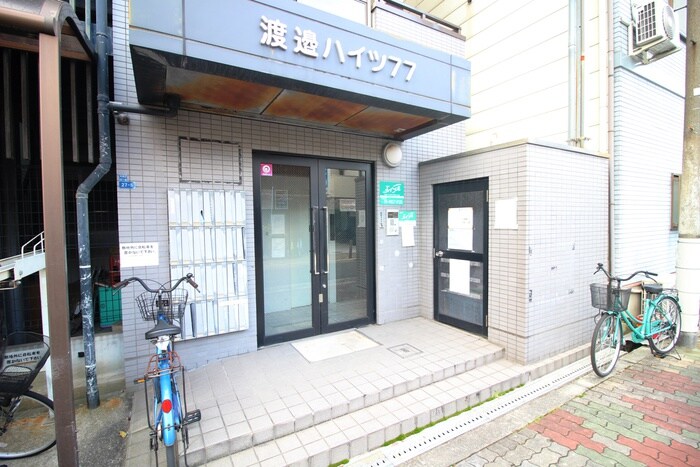 物件外観写真2　(エントランス部分)