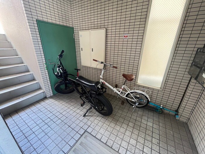 物件外観写真5　(駐輪場)