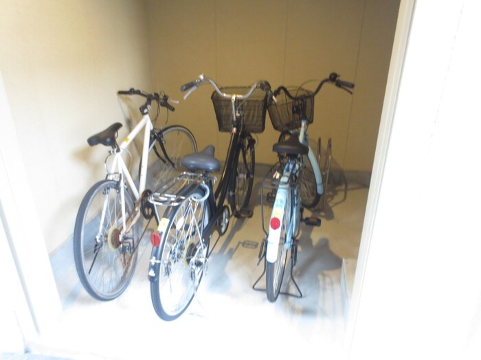 物件外観写真6　(駐輪場)