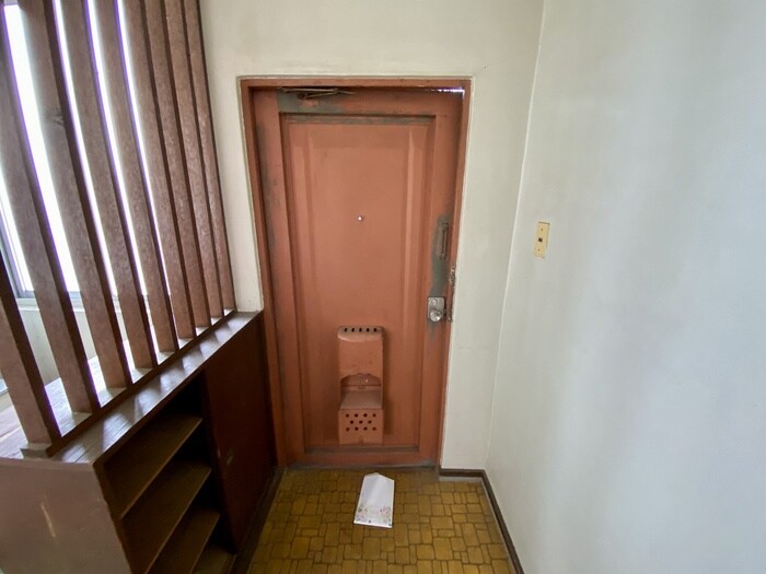 物件内観写真12　(玄関)