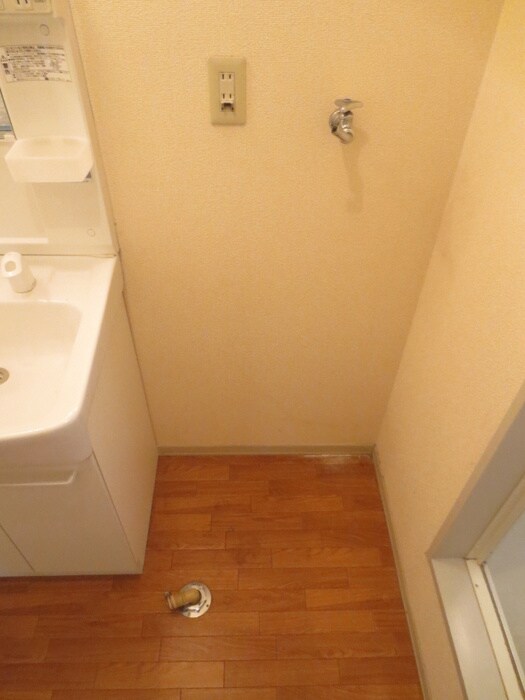 物件内観写真9　(洗濯機置場)