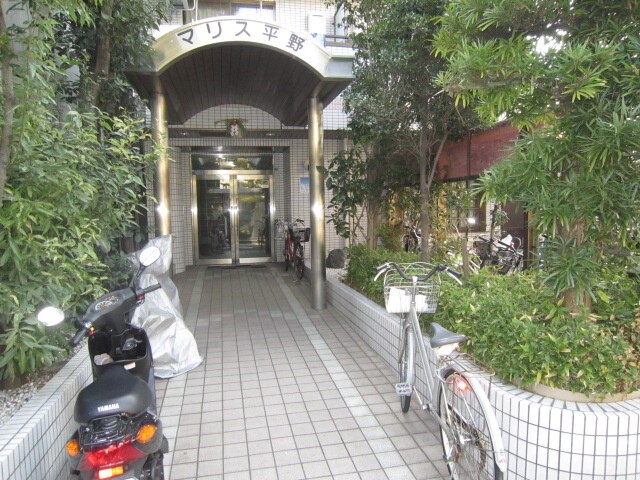 物件外観写真2　(エントランス部分)