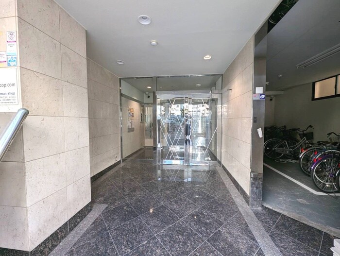 物件外観写真2　(エントランス部分)