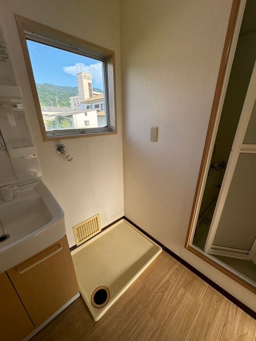 物件内観写真15　(洗濯機置場)