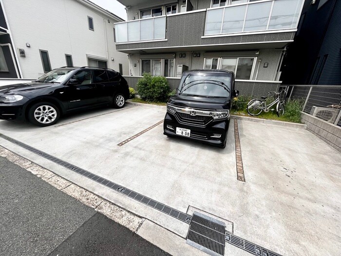 物件外観写真3　(駐車場)