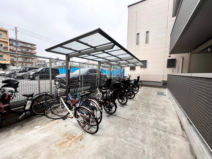 物件外観写真4　(駐輪場)
