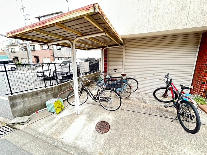 物件外観写真3　(駐輪場)