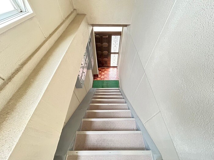 物件外観写真5　(エントランス部分)