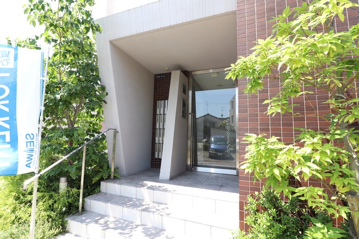 物件外観写真2　(エントランス部分)
