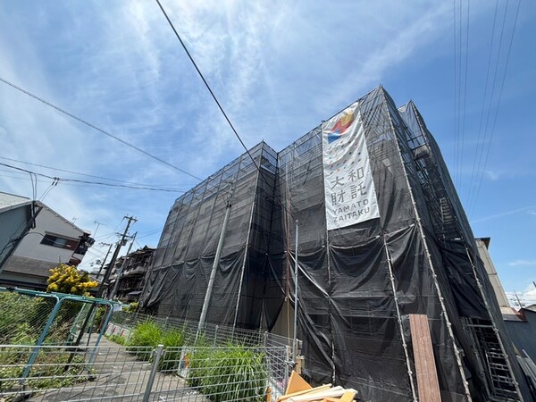 建築中