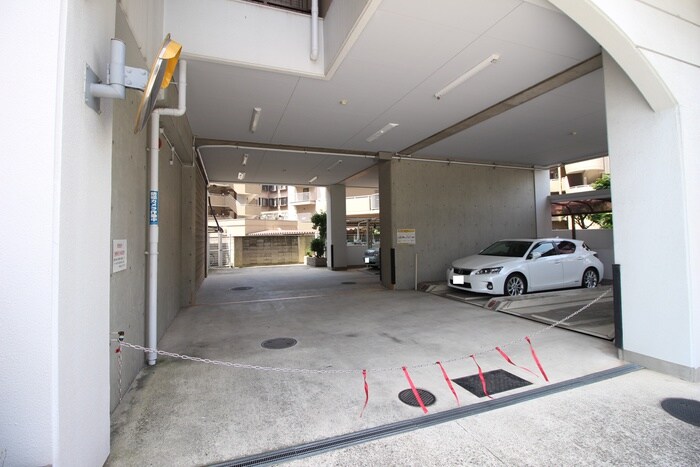 物件外観写真5　(駐車場)