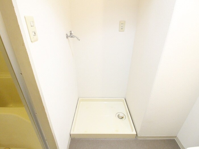 物件内観写真14　(洗濯機置場)