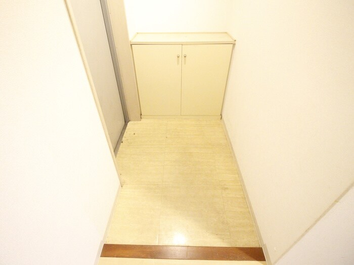 物件内観写真16　(玄関)