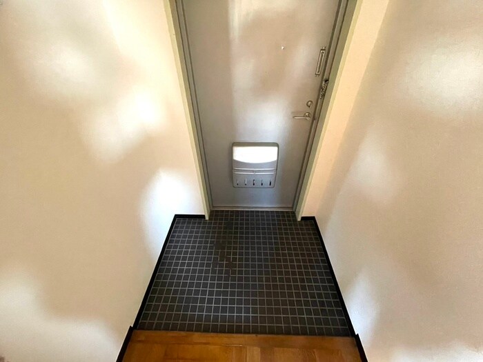 物件内観写真16　(玄関)