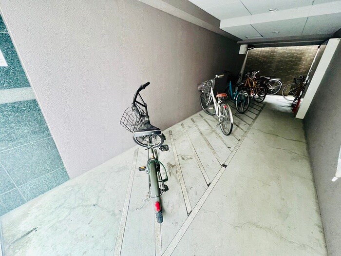 物件外観写真3　(駐輪場)