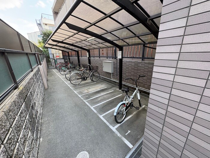 物件外観写真5　(駐輪場)