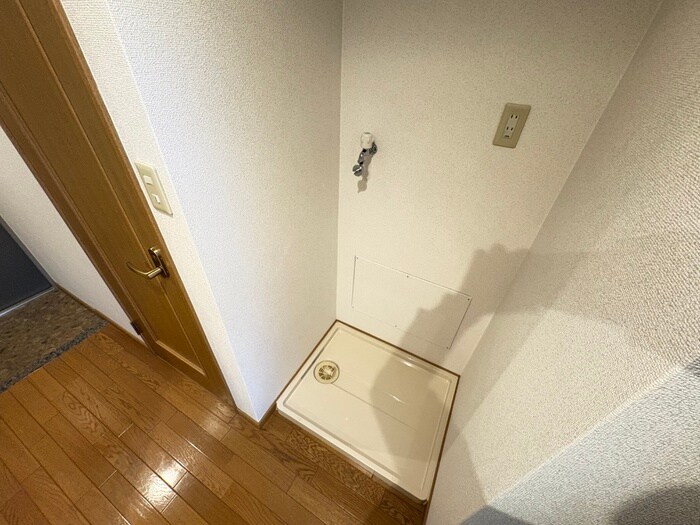 物件内観写真15　(洗濯機置場)