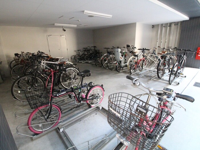 物件外観写真4　(駐輪場)