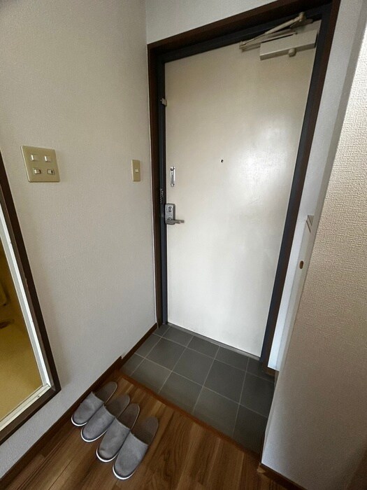 物件内観写真13　(玄関)