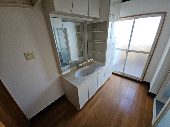 物件内観写真9　(洗面)