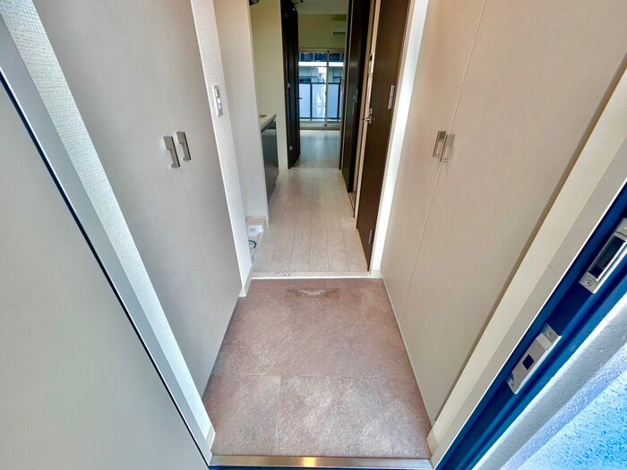 物件内観写真7　(玄関)