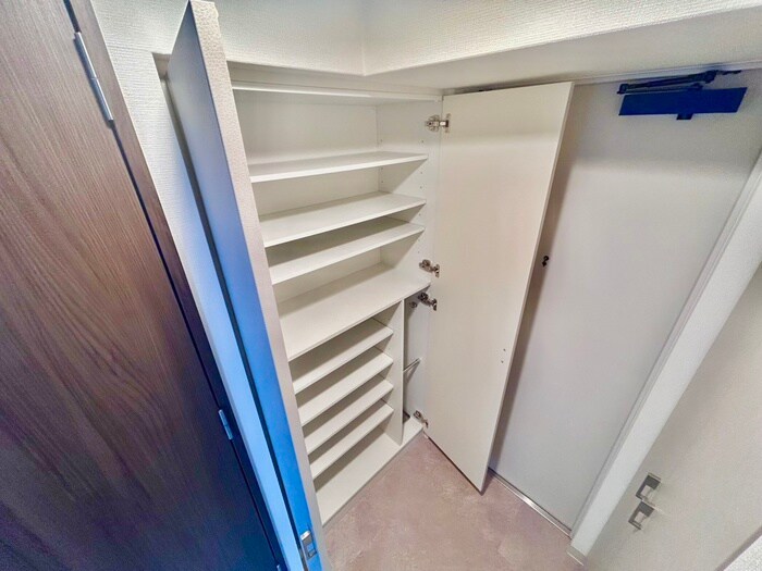 物件内観写真9　(靴箱)