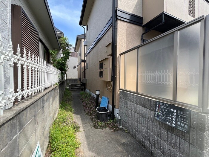 物件外観写真5　(エントランス部分)