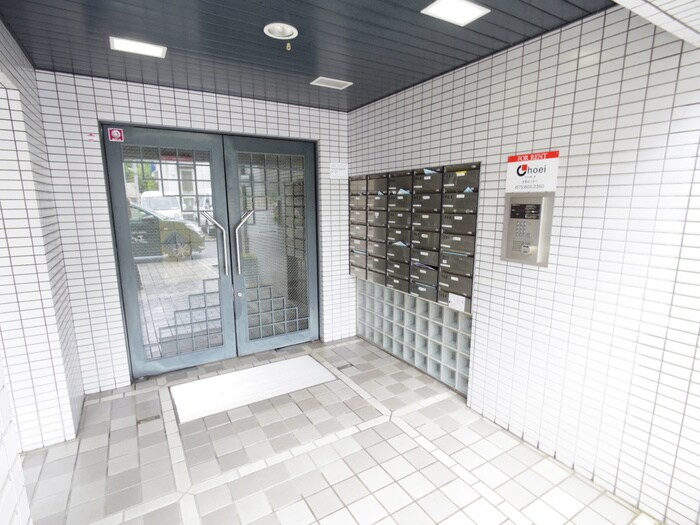 物件外観写真4　(エントランス部分)