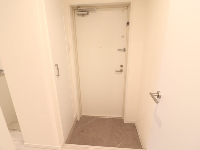 物件内観写真16　(玄関)