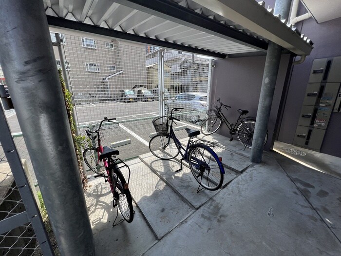 物件外観写真3　(駐輪場)
