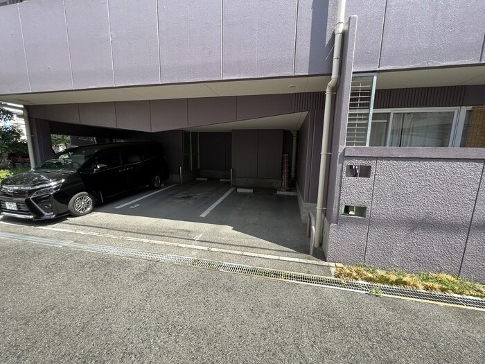 物件外観写真6　(駐車場)