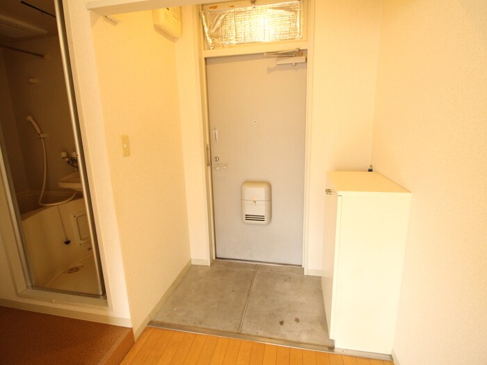 物件内観写真16　(玄関)